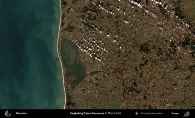 Ringkobing-Skjern Kommune. Danimarka 'nın idari bölgesi, Mart 2022' de çekilen Kopernik Sentinel karolarından oluşan bir uydu görüntüsü üzerine kurulmuştur.