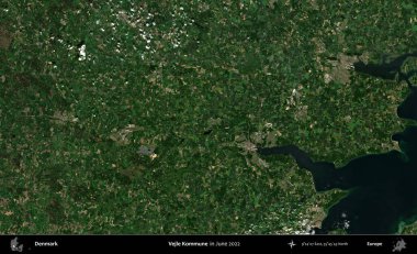 Vejle Kommune. Danimarka 'nın idari bölgesi, Haziran 2022' de çekilen Kopernik Sentinel karolarından oluşan bir uydu görüntüsü üzerine kurulmuştur.