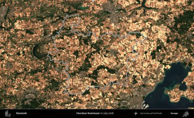 Favrskov Kommune. Danimarka 'nın idari bölgesi, Temmuz 2018' de çekilen Kopernik Nöbetçi Fayanslarından oluşan bir uydu görüntüsü ile özetlenmiştir.
