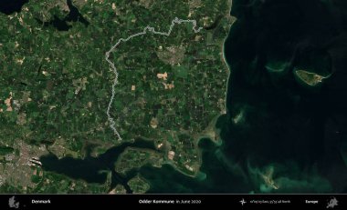 Garip Kommune. Danimarka 'nın idari bölgesi, Haziran 2020' de çekilen Kopernik Nöbetçi karolarından oluşan bir uydu görüntüsü üzerinde özetlenmiştir.