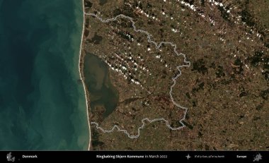 Ringkobing-Skjern Kommune. Danimarka 'nın idari bölgesi, Mart 2022' de çekilen Kopernik Nöbetçi Fayanslarından oluşan bir uydu görüntüsüyle özetlenmiştir.