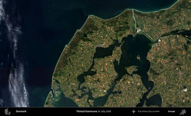 Thisted Kommune. Danimarka 'nın idari bölgesi, Temmuz 2018' de çekilen Kopernik Nöbetçi Fayanslarından oluşan bir uydu görüntüsü ile özetlenmiştir.
