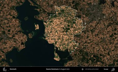 Assens Kommune. Danimarka 'nın idari alanı, Ağustos 2022' de çekilen Kopernik Nöbetçi karolarından oluşan koyu renkli bir uydu görüntüsü üzerine vurgulandı ve özetlendi.