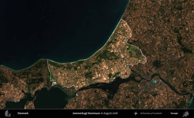 Jammerbugt Kommune. Danimarka 'nın idari alanı, Ağustos 2018' de çekilen Kopernik Nöbetçi karolarından oluşan koyu renkli bir uydu görüntüsü üzerine vurgulandı ve özetlendi.