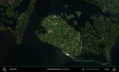 Lolland Kommune. Danimarka 'nın idari alanı, Haziran 2022' de çekilen Kopernik Nöbetçi karolarından oluşan koyu renkli bir uydu görüntüsü üzerine vurgulandı ve özetlendi.