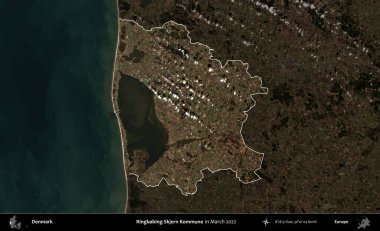Ringkobing-Skjern kommune. Danimarka 'nın idari alanı, Mart 2022' de çekilen Kopernik Nöbetçi karolarından oluşan koyu renkli bir uydu görüntüsü üzerine vurgulandı ve özetlendi.