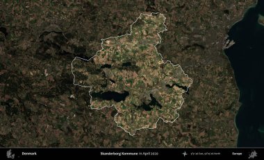 Skanderborg Kommune. Danimarka 'nın idari alanı, Nisan 2020' de çekilen Kopernik Nöbetçi karolarından oluşan koyu renkli bir uydu görüntüsü üzerine vurgulandı ve özetlendi.
