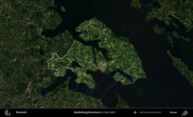Sonderborg kommune. Danimarka 'nın idari alanı, Haziran 2022' de çekilen Kopernik Nöbetçi karolarından oluşan koyu renkli bir uydu görüntüsü üzerine vurgulandı ve özetlendi.