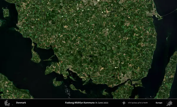 İbne-Midtfyn Kommune. Danimarka 'nın idari bölgesi, Haziran 2022' de çekilen Kopernik Sentinel karolarından oluşan bir uydu görüntüsü üzerine kurulmuştur.