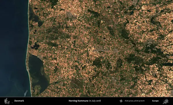 Herning Kommune. Kopernik Sentinel 'in Temmuz 2018' de çekilmiş uydu görüntüsü üzerine Danimarka 'nın idari bölgesi