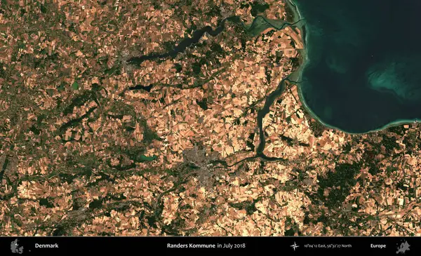 Randers Kommune. Kopernik Sentinel 'in Temmuz 2018' de çekilmiş uydu görüntüsü üzerine Danimarka 'nın idari bölgesi