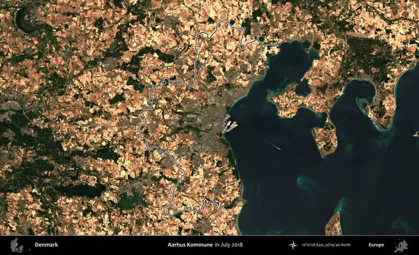 Aarhus Kommune. Danimarka 'nın idari bölgesi, Temmuz 2018' de çekilen Kopernik Nöbetçi Fayanslarından oluşan bir uydu görüntüsü ile özetlenmiştir.