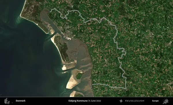 Esbjerg Kommune. Danimarka 'nın idari bölgesi, Haziran 2022' de çekilen Kopernik Nöbetçi Fayanslarından oluşan bir uydu görüntüsü ile özetlenmiştir.