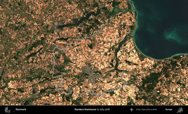 Randers Kommune. Danimarka 'nın idari bölgesi, Temmuz 2018' de çekilen Kopernik Nöbetçi Fayanslarından oluşan bir uydu görüntüsü ile özetlenmiştir.