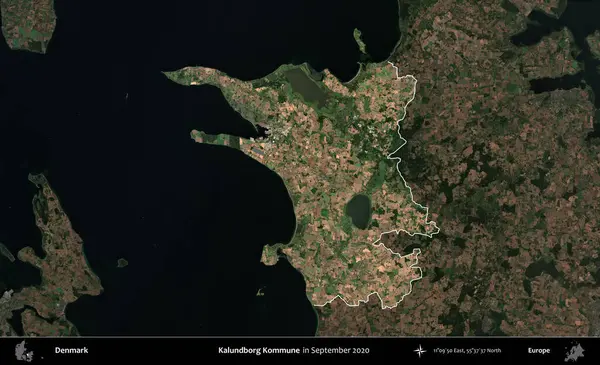 Kalundborg Kommune. Danimarka 'nın idari alanı, Eylül 2020' de çekilen Kopernik Nöbetçi karolarından oluşan koyu renkli bir uydu görüntüsü üzerine vurgulandı ve özetlendi.