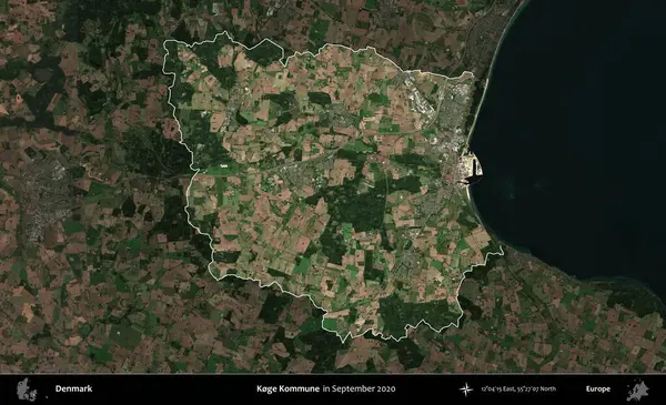Koge Kommune. Danimarka 'nın idari alanı, Eylül 2020' de çekilen Kopernik Nöbetçi karolarından oluşan koyu renkli bir uydu görüntüsü üzerine vurgulandı ve özetlendi.