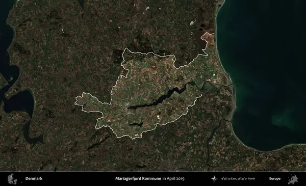 Mariagerfjord Kommune. Danimarka 'nın idari alanı, Nisan 2019' da çekilen Kopernik Nöbetçi karolarından oluşan koyu renkli bir uydu görüntüsü üzerine vurgulandı ve özetlendi.