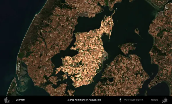 Morso Kommune. Danimarka 'nın idari alanı, Ağustos 2018' de çekilen Kopernik Nöbetçi karolarından oluşan koyu renkli bir uydu görüntüsü üzerine vurgulandı ve özetlendi.