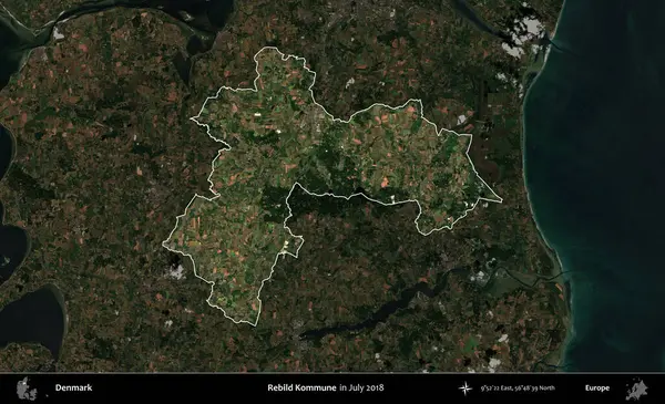 Rebild Kommune. Danimarka 'nın idari alanı, Temmuz 2018' de çekilen Kopernik Nöbetçi karolarından oluşan koyu renkli bir uydu görüntüsü üzerine vurgulandı ve özetlendi.