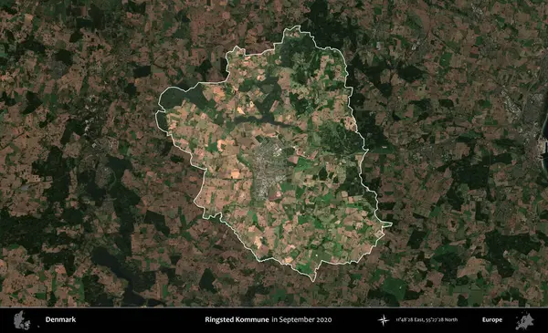Halkalı Kommune. Danimarka 'nın idari alanı, Eylül 2020' de çekilen Kopernik Nöbetçi karolarından oluşan koyu renkli bir uydu görüntüsü üzerine vurgulandı ve özetlendi.