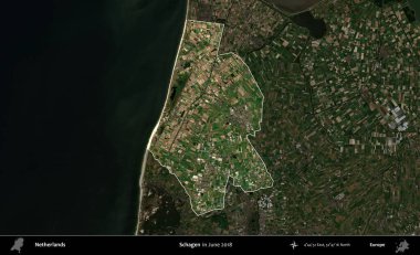 Schagen. Hollanda 'nın idari alanı, Haziran 2018' de çekilen Kopernik Sentinel karolarından oluşan koyu renkli bir uydu görüntüsü üzerine vurgulandı ve özetlendi.