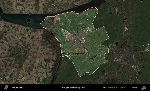 Kampen. Hollanda 'nın idari alanı, Şubat 2019' da çekilen Kopernik Sentinel karolarından oluşan koyu renkli bir uydu görüntüsü üzerinde vurgulandı ve özetlendi.