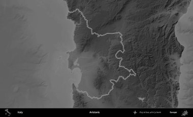 Aristanis. İtalya 'nın idari bölgesi gri ölçekli bir yükselme haritasında özetlendi