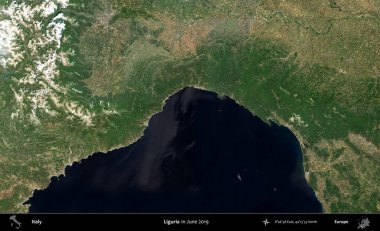 Liguria. Haziran 2019 'da çekilen Copernicus Sentinel karolarından oluşan bir uydu görüntüsü üzerine İtalya' nın idari bölgesi