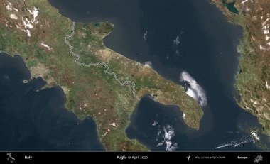 Puglia. İtalya 'nın idari bölgesi Nisan 2020' de çekilen Kopernik Nöbetçi karolarından oluşan bir uydu görüntüsüyle özetlenmiştir.