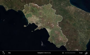 Campania 'da. İtalya 'nın idari alanı, Mart 2019' da çekilen Kopernik Nöbetçi karolarından oluşan koyu renkli bir uydu görüntüsü üzerine vurgulandı ve özetlendi.