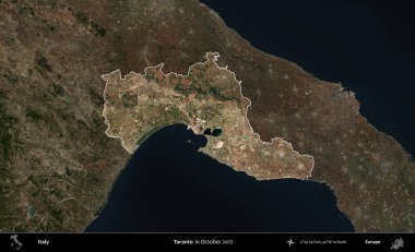 Taranto. İtalya 'nın idari alanı, Ekim 2017' de çekilen Kopernik Nöbetçi karolarından oluşan koyu renkli bir uydu görüntüsü üzerine vurgulandı ve özetlendi.