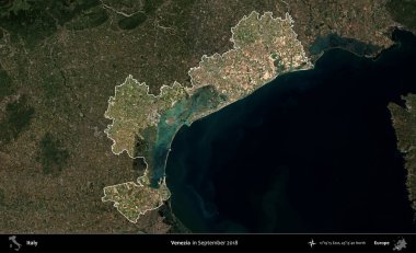 Venezia 'da. İtalya 'nın idari alanı, Eylül 2018' de çekilen Kopernik Sentinel karolarından oluşan koyu renkli bir uydu görüntüsü üzerinde vurgulandı ve özetlendi.