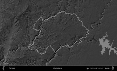 Mogadouro. Portekiz 'in idari alanı bir gri ölçekli yükselme haritasında belirtilmiştir