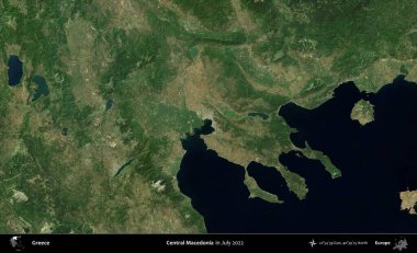 Orta Makedonya. Temmuz 2022 'de çekilen Global Mozaik Sentinel-2 karolarından oluşan uydu görüntüsü üzerine Yunanistan' ın idari bölgesi