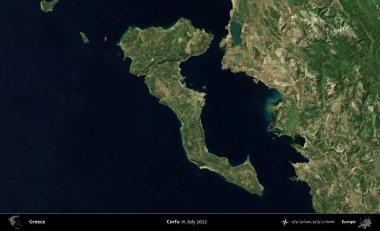 Korfu. Temmuz 2022 'de çekilen Global Mozaik Sentinel-2 karolarından oluşan uydu görüntüsü üzerine Yunanistan' ın idari bölgesi