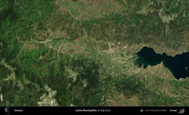 Lamia Belediyesi. Temmuz 2022 'de çekilen Global Mozaik Sentinel-2 karolarından oluşan uydu görüntüsü üzerine Yunanistan' ın idari bölgesi