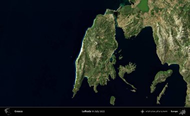 Lefkada. Temmuz 2022 'de çekilen Global Mozaik Sentinel-2 karolarından oluşan uydu görüntüsü üzerine Yunanistan' ın idari bölgesi