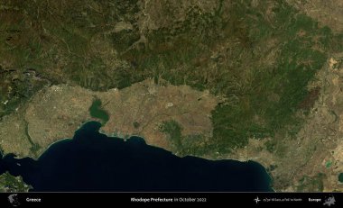 Rodop Bölgesi. Ekim 2022 'de çekilen Global Mozaik Sentinel-2 karolarından oluşan bir uydu görüntüsü üzerine Yunanistan' ın idari alanı