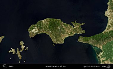 Samos Bölgesi. Temmuz 2022 'de çekilen Global Mozaik Sentinel-2 karolarından oluşan uydu görüntüsü üzerine Yunanistan' ın idari bölgesi