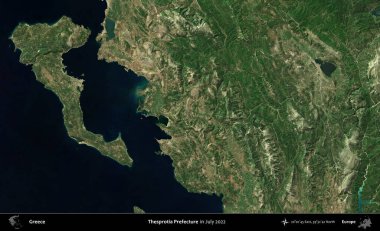 Thesprotia Bölgesi. Temmuz 2022 'de çekilen Global Mozaik Sentinel-2 karolarından oluşan uydu görüntüsü üzerine Yunanistan' ın idari bölgesi