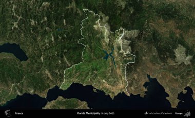 Dorida Belediyesi. Yunanistan 'ın idari alanı, Temmuz 2022' de çekilen Global Mozaik Sentinel-2 karolarından oluşan koyu renkli bir uydu görüntüsü üzerinde vurgulandı ve özetlendi