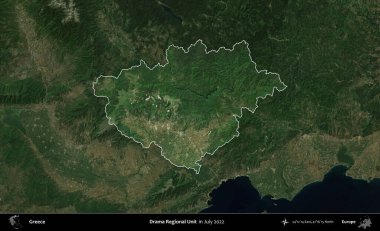 Drama Bölgesel Birimi. Yunanistan 'ın idari alanı, Temmuz 2022' de çekilen Global Mozaik Sentinel-2 karolarından oluşan koyu renkli bir uydu görüntüsü üzerinde vurgulandı ve özetlendi
