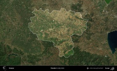 Farsala. Yunanistan 'ın idari alanı, Temmuz 2022' de çekilen Global Mozaik Sentinel-2 karolarından oluşan koyu renkli bir uydu görüntüsü üzerinde vurgulandı ve özetlendi