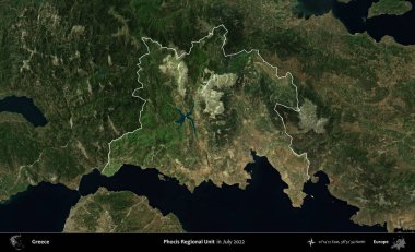 Focis Bölgesel Birimi. Yunanistan 'ın idari alanı, Temmuz 2022' de çekilen Global Mozaik Sentinel-2 karolarından oluşan koyu renkli bir uydu görüntüsü üzerinde vurgulandı ve özetlendi