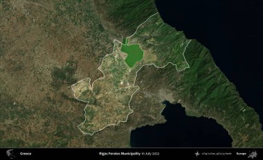Rigas Feraios Belediyesi. Yunanistan 'ın idari alanı, Temmuz 2022' de çekilen Global Mozaik Sentinel-2 karolarından oluşan koyu renkli bir uydu görüntüsü üzerinde vurgulandı ve özetlendi