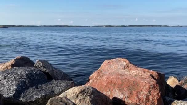 Łódź Unosi Się Morzu Oddali Wysokiej Jakości Materiał Filmowy Fullhd — Wideo stockowe