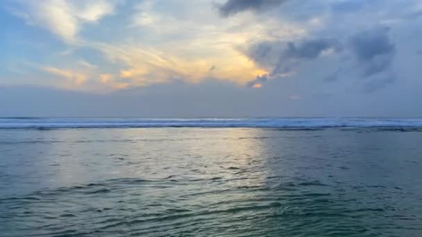 Які Хвилі Тихого Океану Неба Високоякісні Кадри — стокове відео