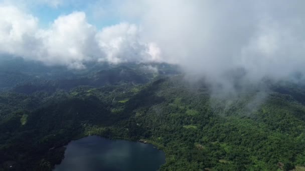 필리핀에서 다나오 호수와 구름의 에어로 고품질 Fullhd — 비디오