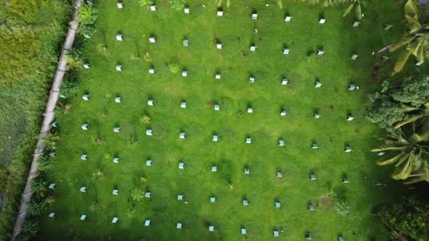 Luftaufnahme Einer Hahnfarm Mit Kleinen Häusern Für Die Hähne Hühnerfarm — Stockvideo