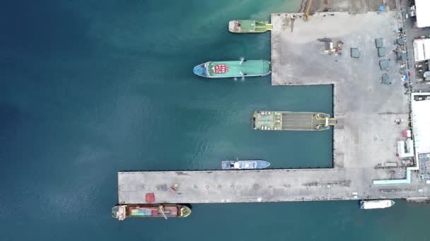 Αεροφωτογραφία Θαλάσσιας Προβλήτας Αγκυροβολημένα Πλοία Θαλάσσιο Λιμάνι — Αρχείο Βίντεο